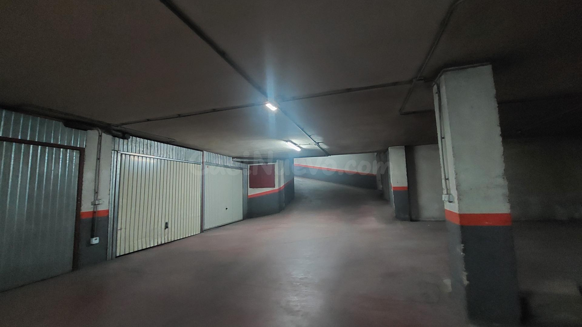 Cochera cerrada en garaje colectivo en Calle Merineros 10 - foto 3