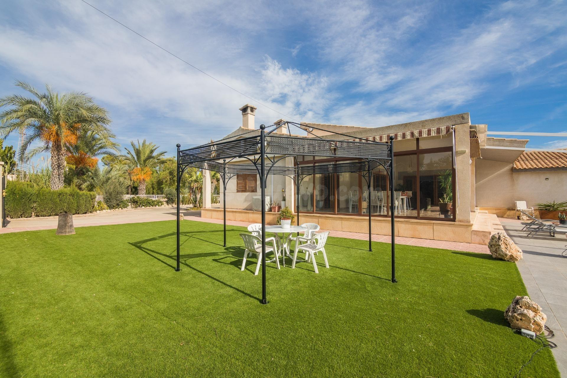 Chalet independiente de lujo en suelo urbanizable - foto 2