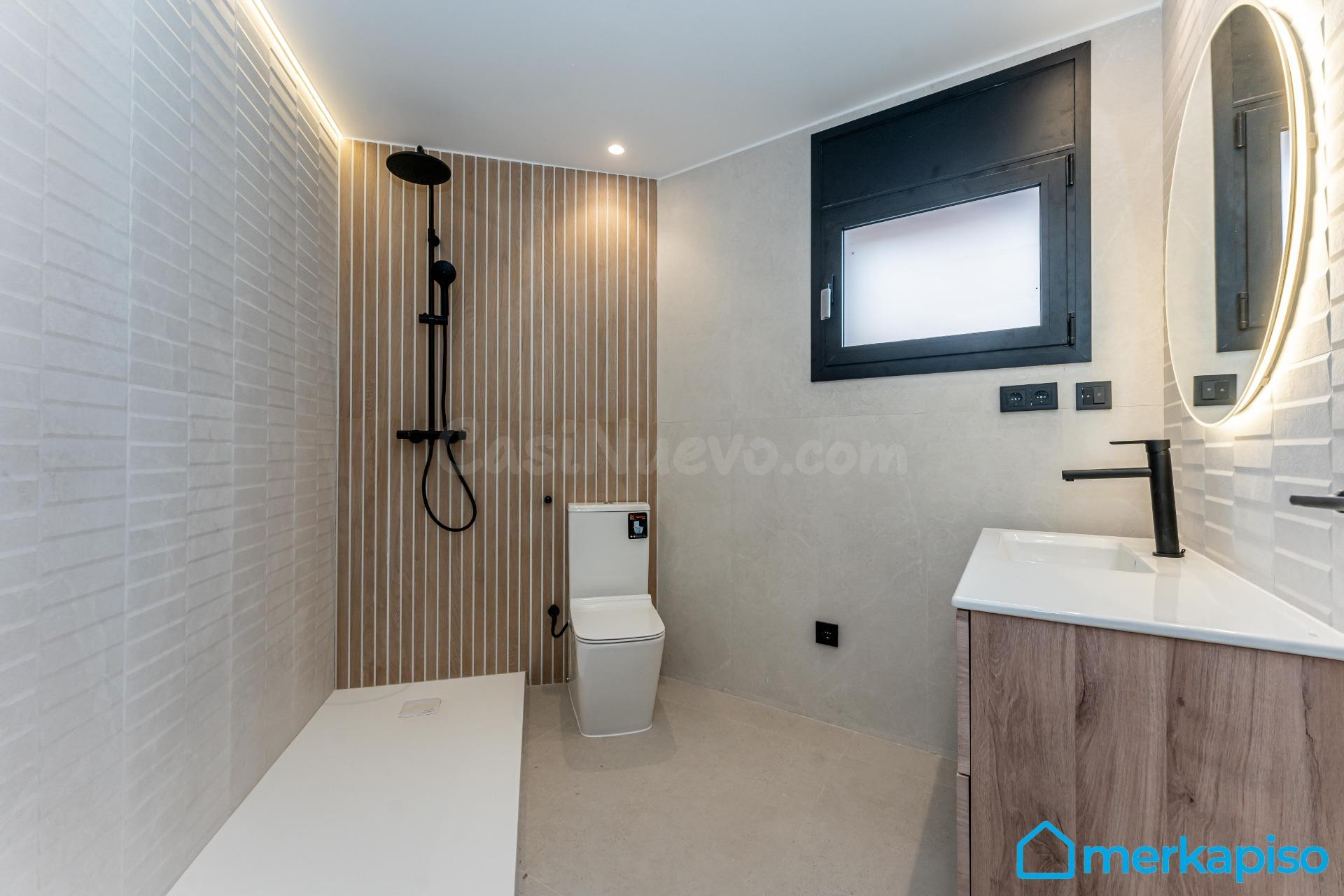 Se vende adosado de obra nueva con ascensor junto a la Aving - foto 3