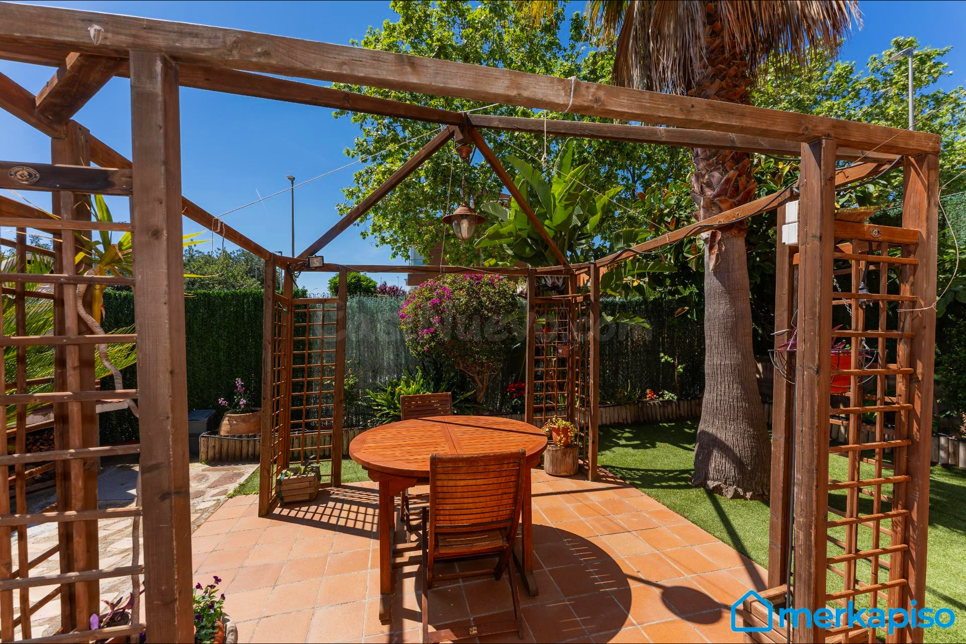 CASA ESQUINERA VILADECANS ,CON UN AMPLIO GARAJE Y JARDIN .CE - foto 3
