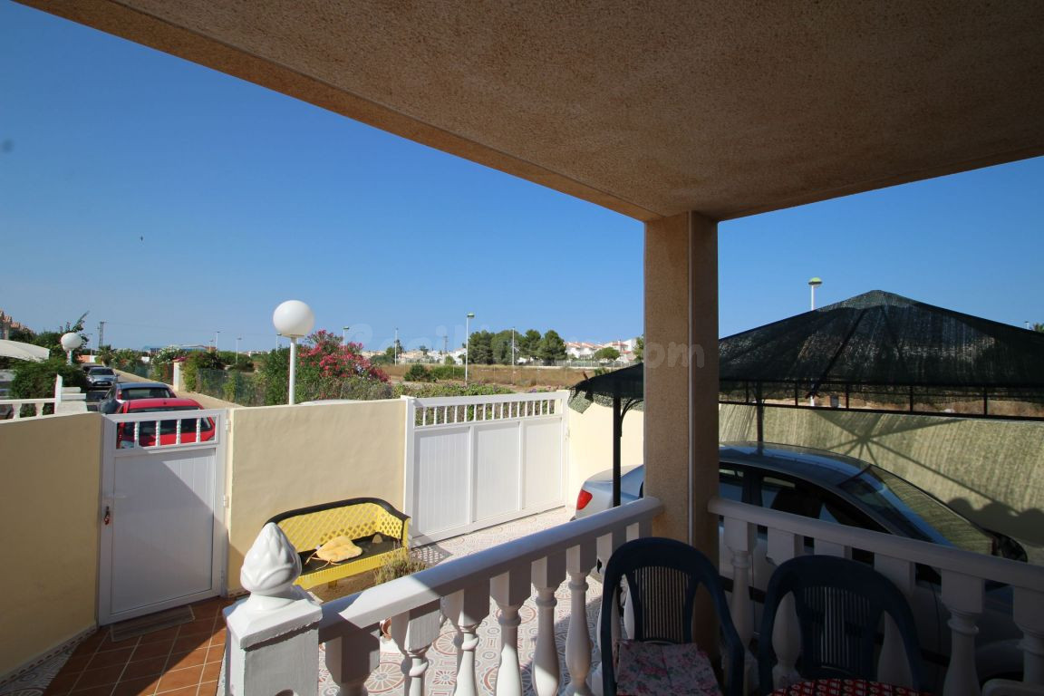 Chalet Independiente de 300m2 en una zona tranquila y muy bu - foto 2