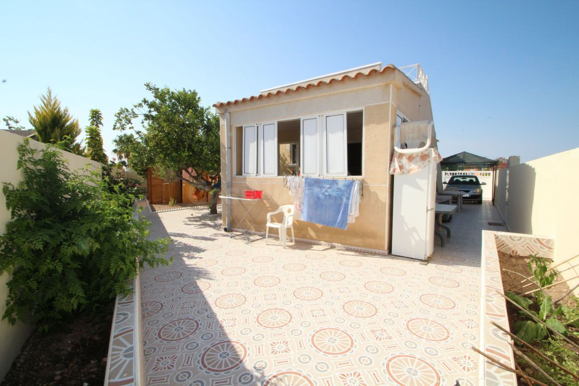 Chalet Independiente de 300m2 en una zona tranquila y muy bu - foto 4