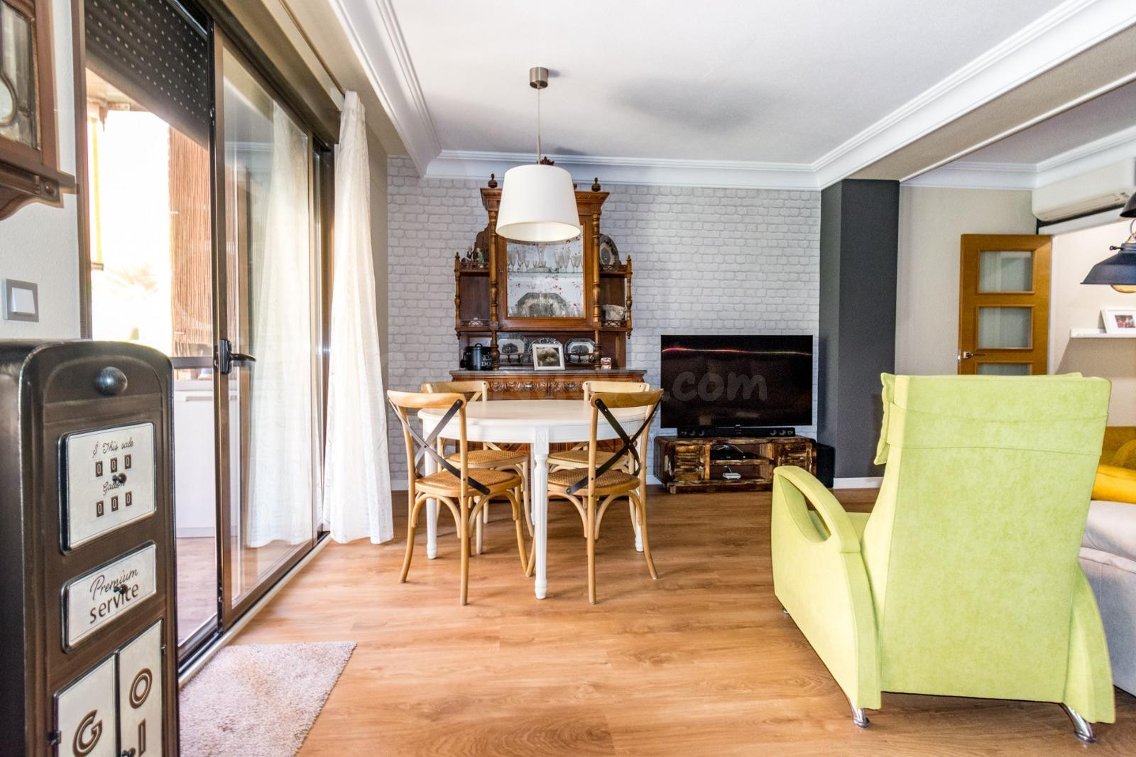 Amplio apartamento en el corazón de Torrevieja - foto 2