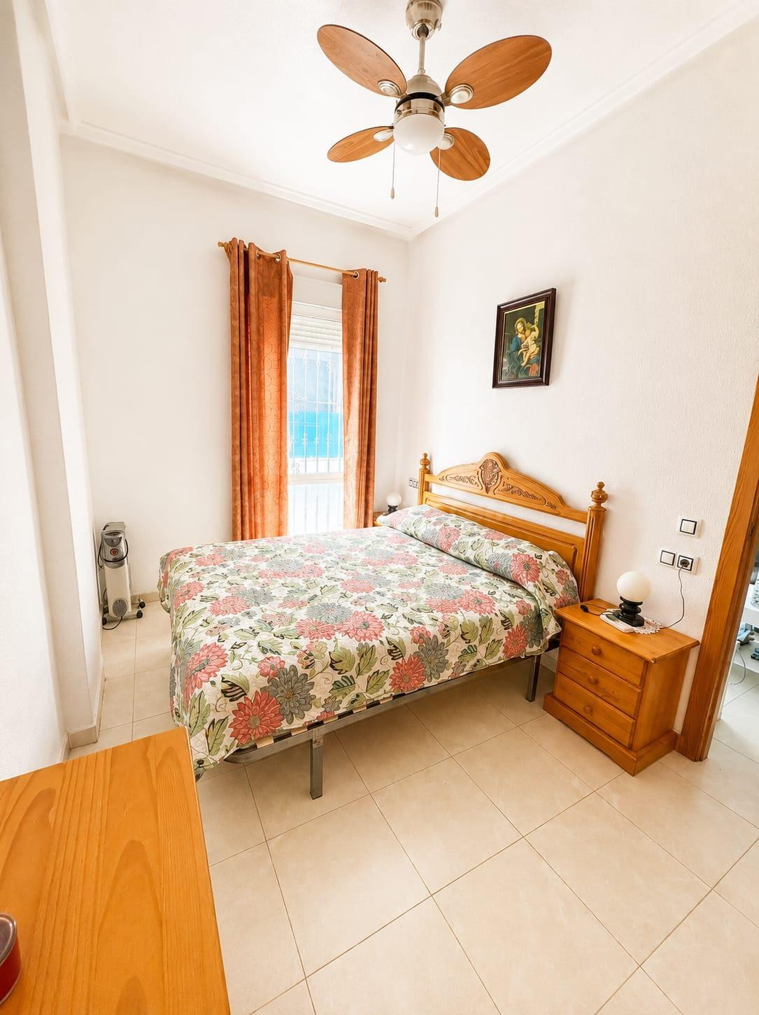 SE VENDE BONITO Y ACOGEDOR ORIENTADO AL SUR!!! PISCINA COMUN - foto 2