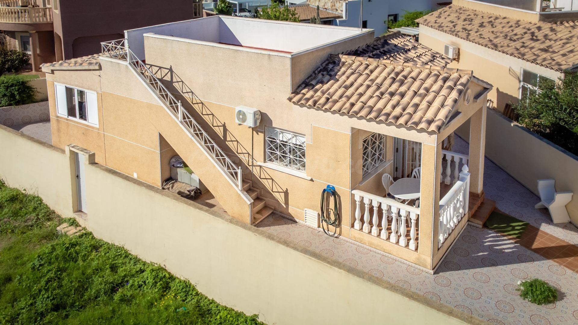 Encantador chalet independiente en Urb. Baños de Europa – To - foto 3