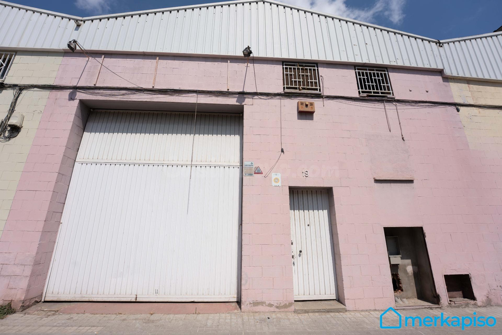 Se vende nave industrial en Viladecans perfecta para inverso - foto 2