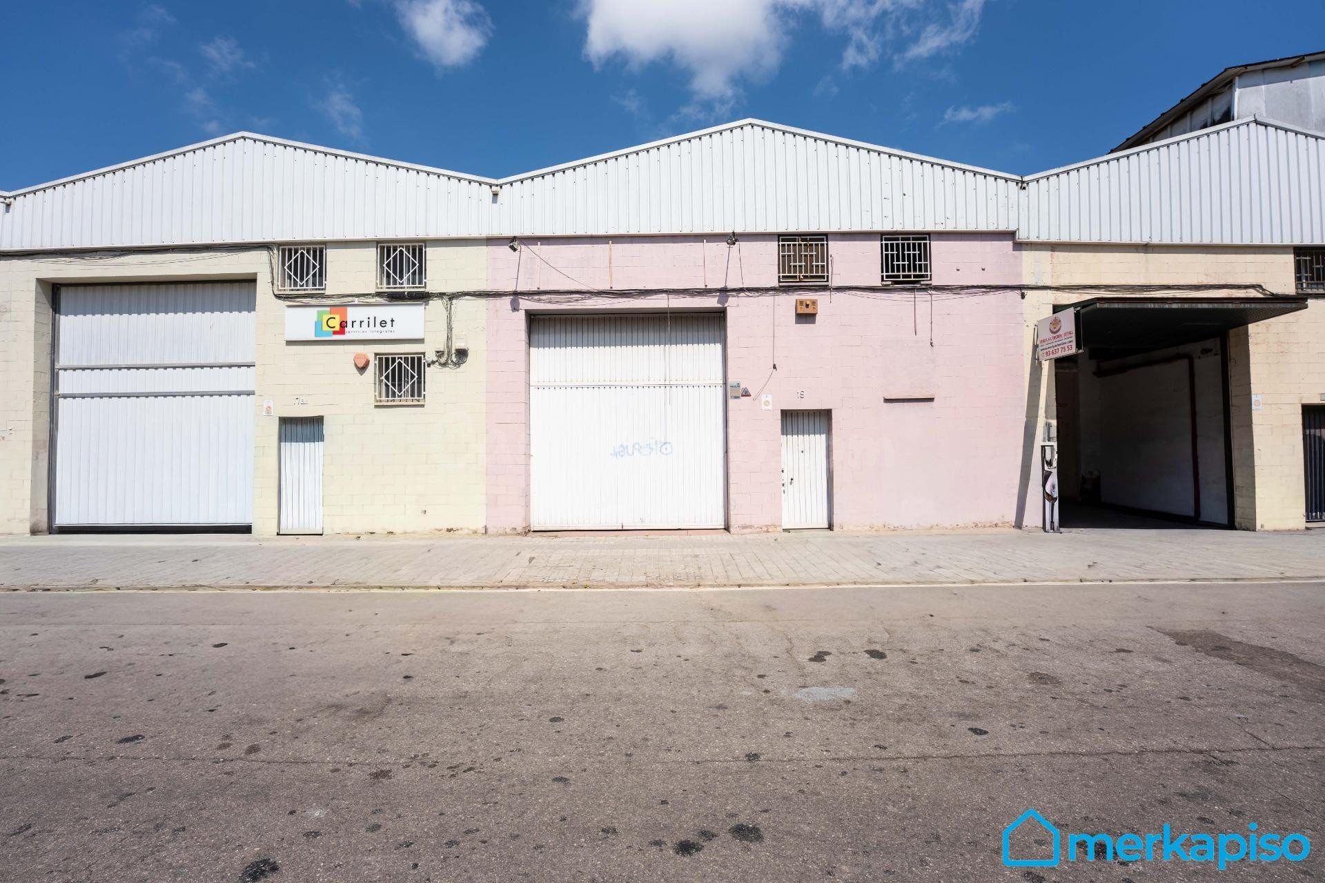 Se vende nave industrial en Viladecans perfecta para inverso - foto 3
