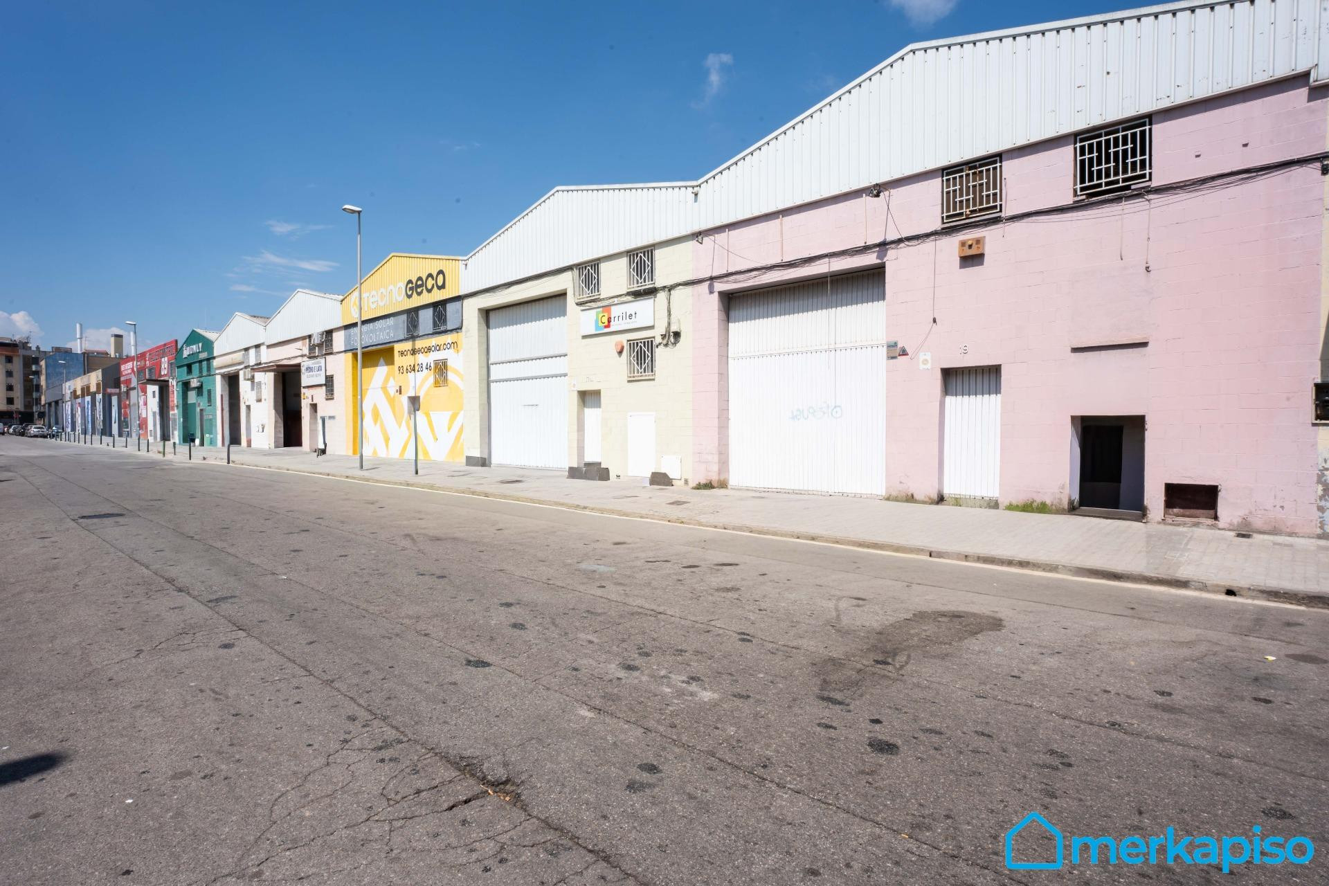 Se vende nave industrial en Viladecans perfecta para inverso - foto 4