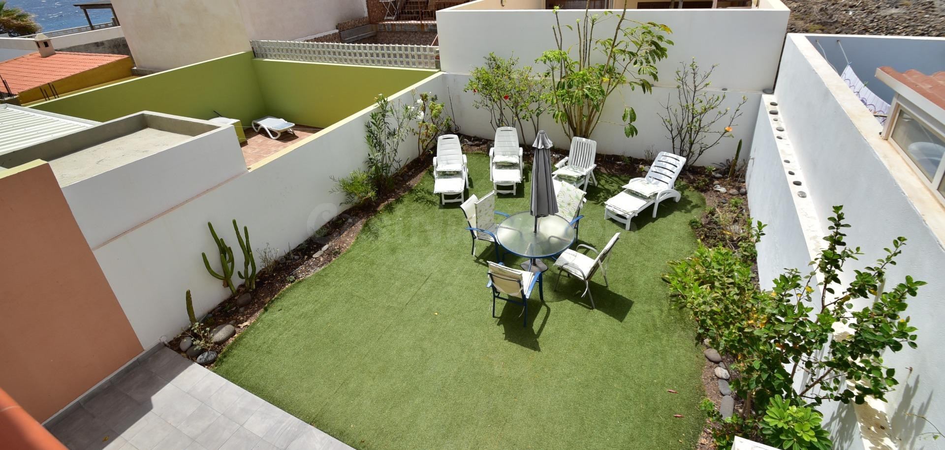 Adosado en Fasnia 3 habitaciones con terraza y jardín.