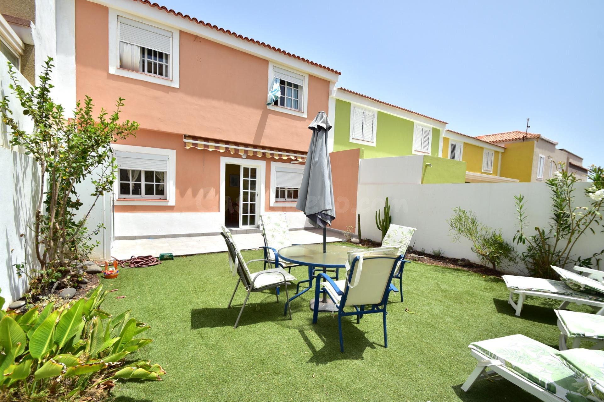 Adosado en Fasnia 3 habitaciones con terraza y jardín. - foto 2