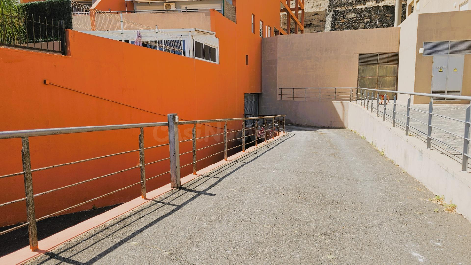 Radazul Bajo -- Plazas de Garaje - foto 3