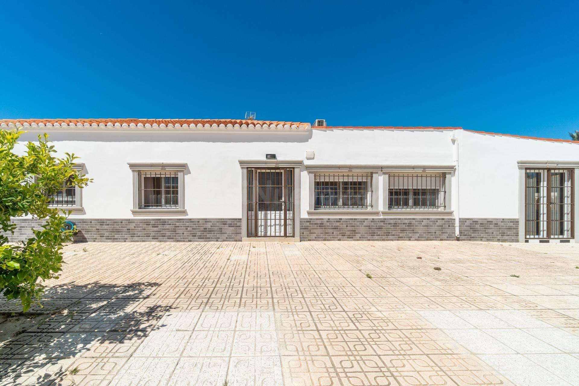 Chalet con piscina y parcela segregable en Torreta Florida - foto 4