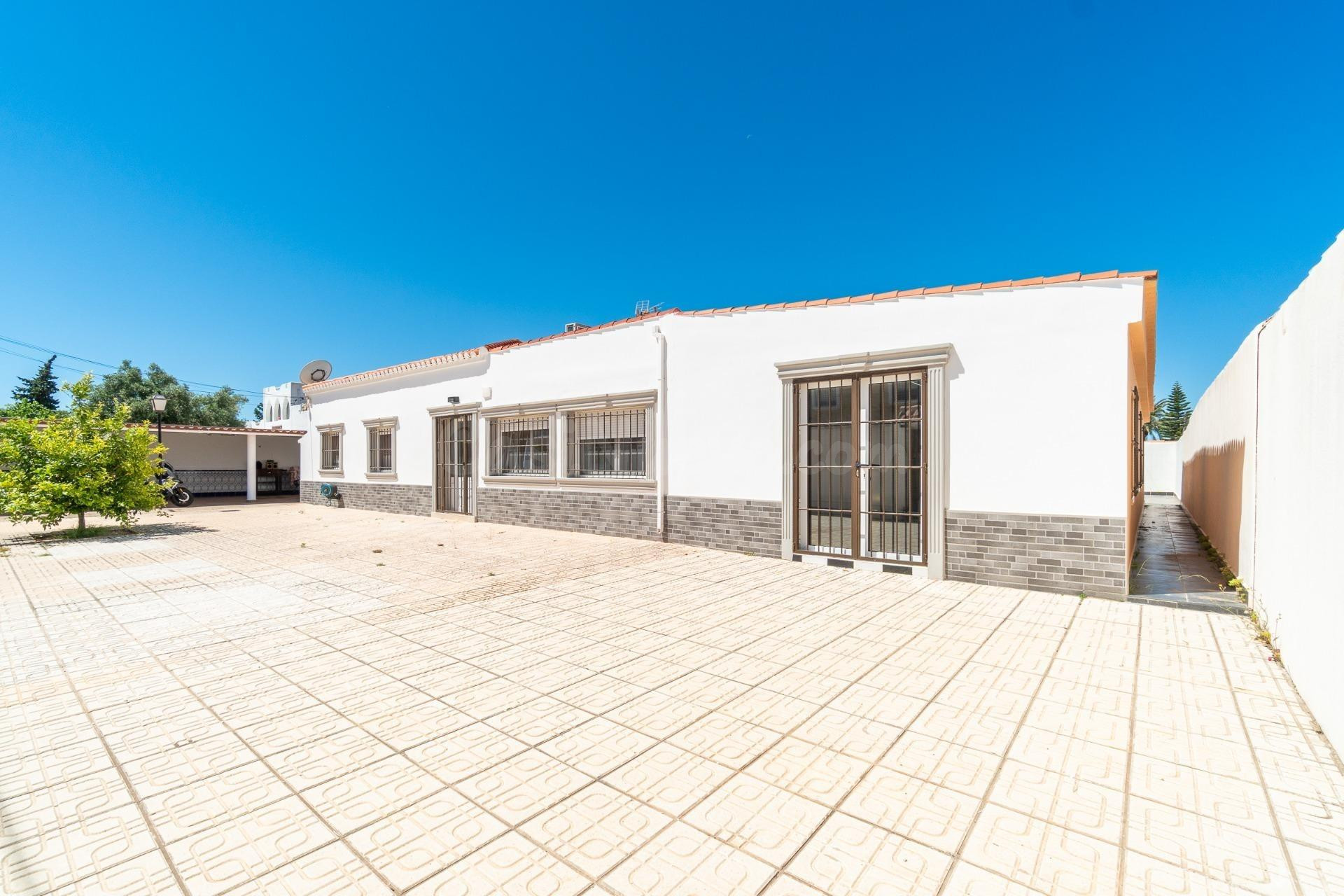 Chalet con piscina y parcela segregable en Torreta Florida - foto 5