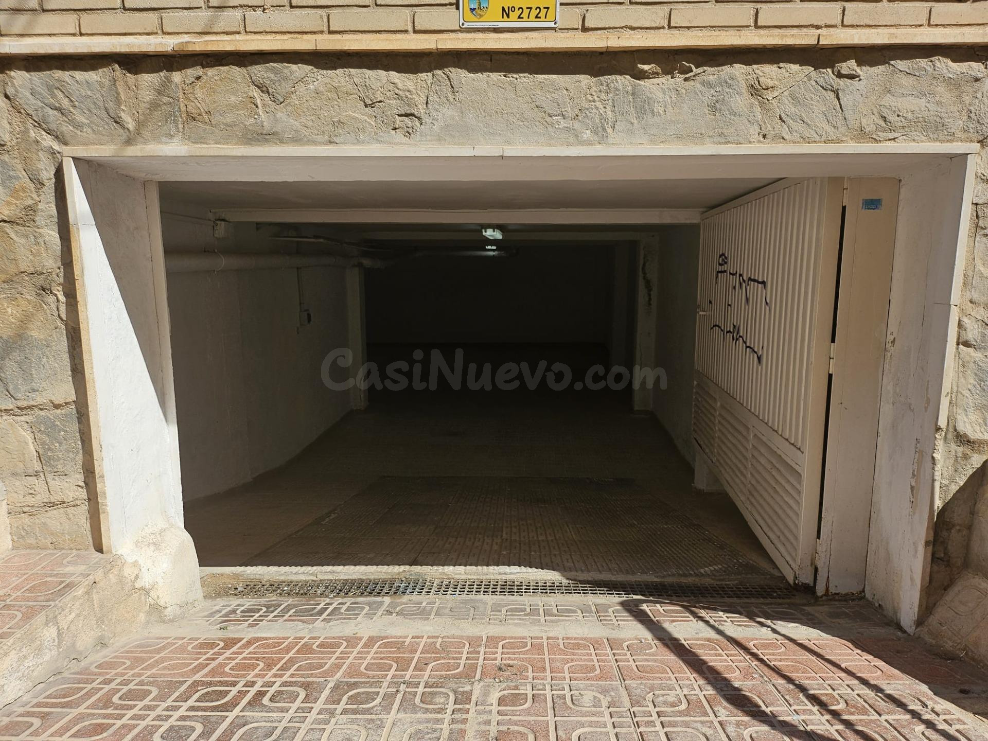 SE VENDE 3 PLAZAS DE GARAJE CONJUNTAS EN EL CORAZÓN DE LA PL - foto 2