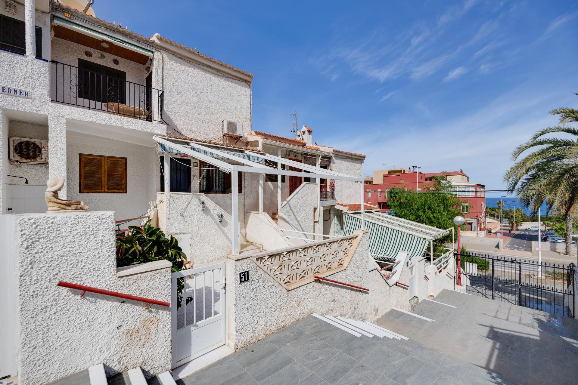 SE VENDE BONITO BUNGALOW EN PLANTA BAJA, ORIENTADO AL SUR!!! - foto 2