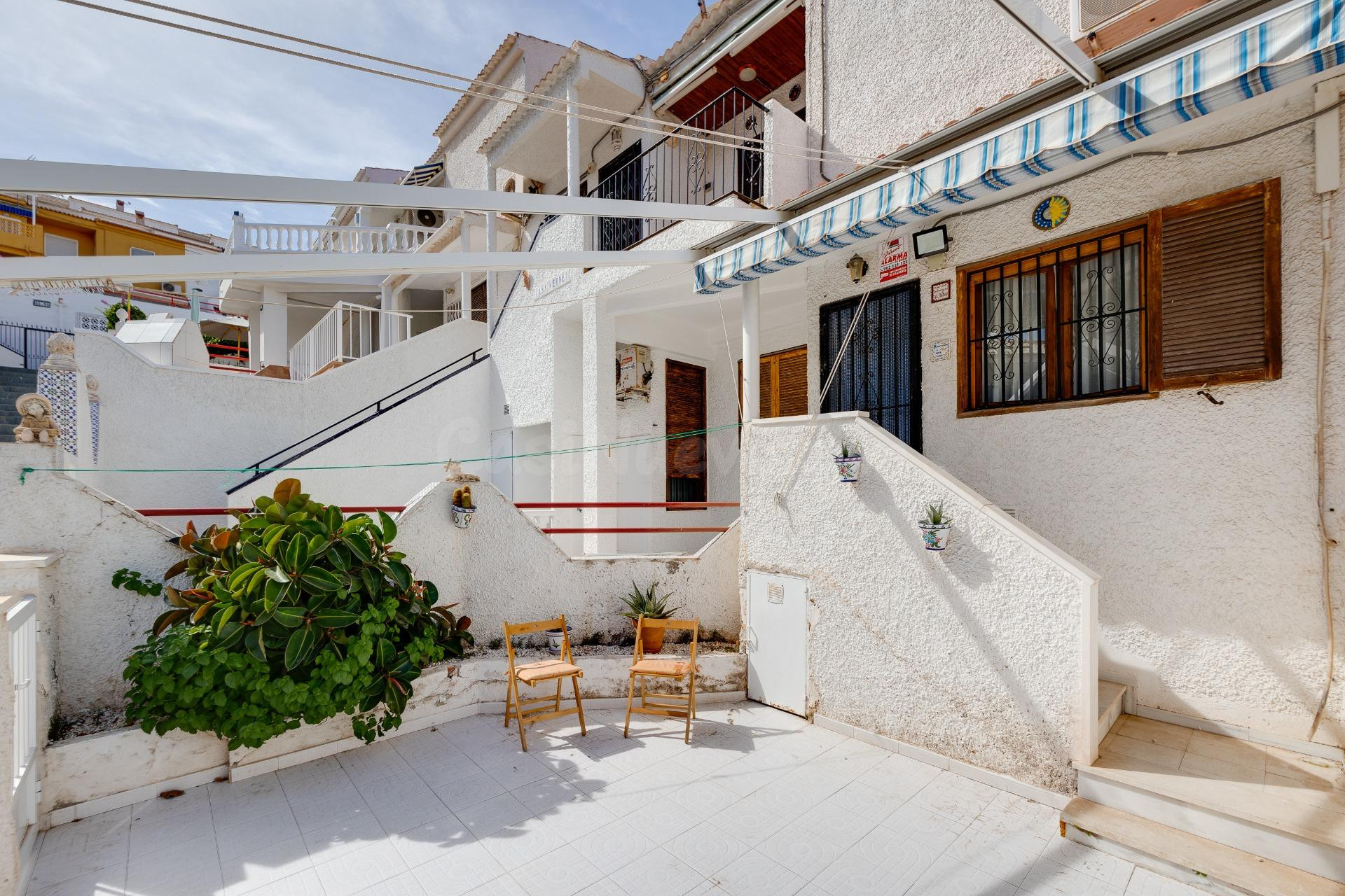 SE VENDE BONITO BUNGALOW EN PLANTA BAJA, ORIENTADO AL SUR!!! - foto 4