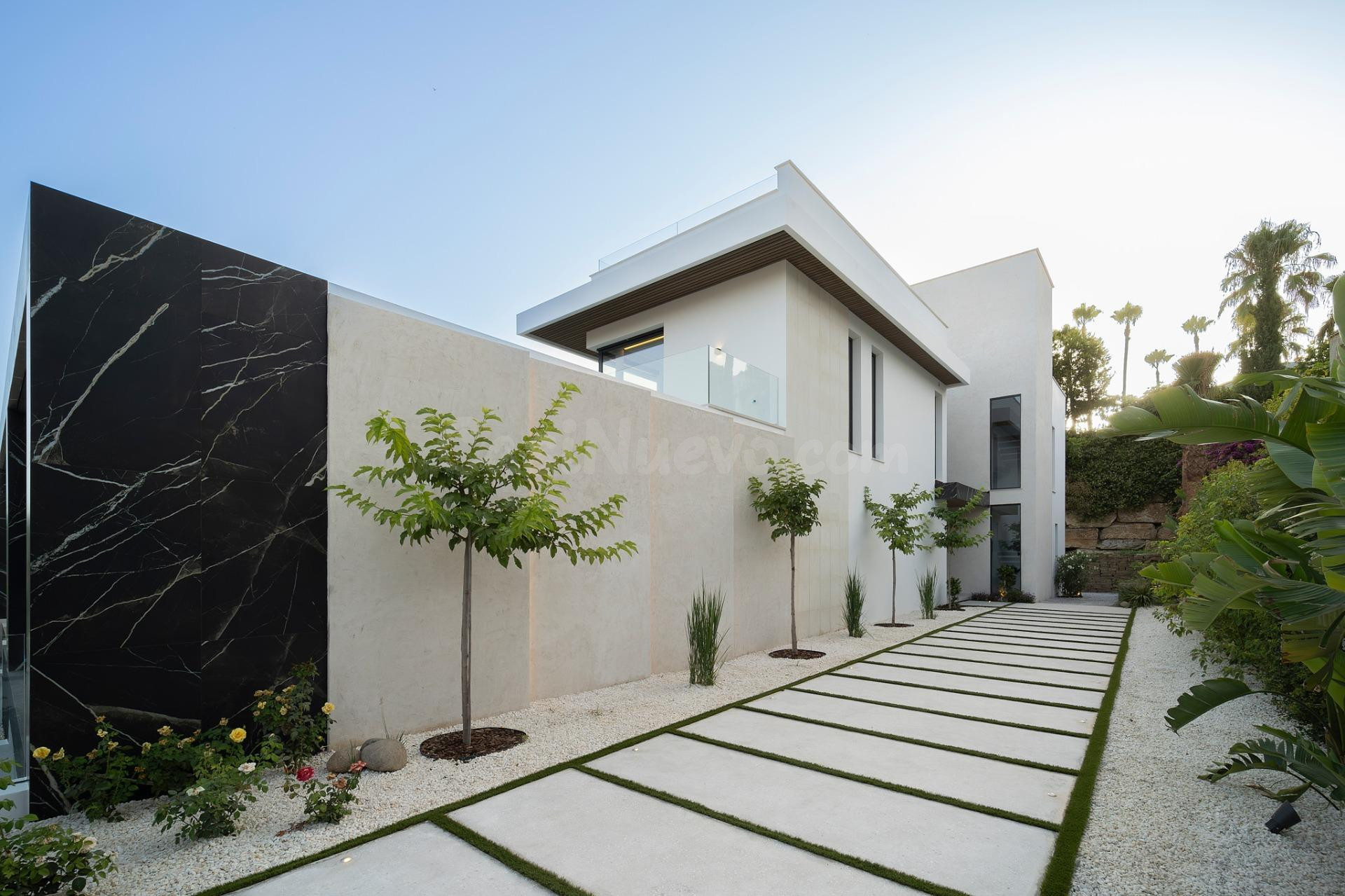 EXCLUSIVA VILLA EN ESTEPONA LISTA PARA ENTRAR A VIVIR - foto 5
