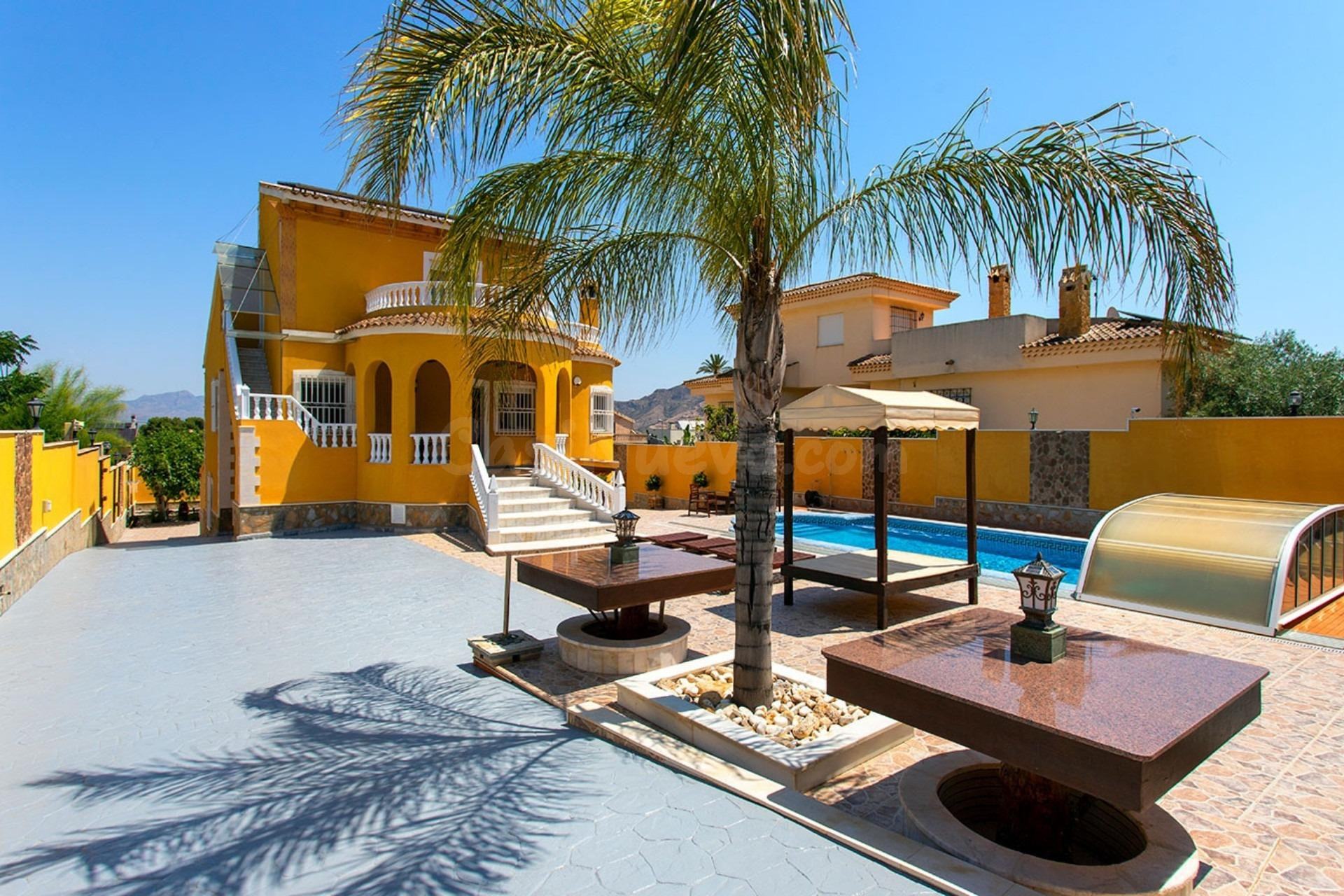 Exclusiva Villa con Dos Viviendas Independientes, Piscina Cl - foto 2