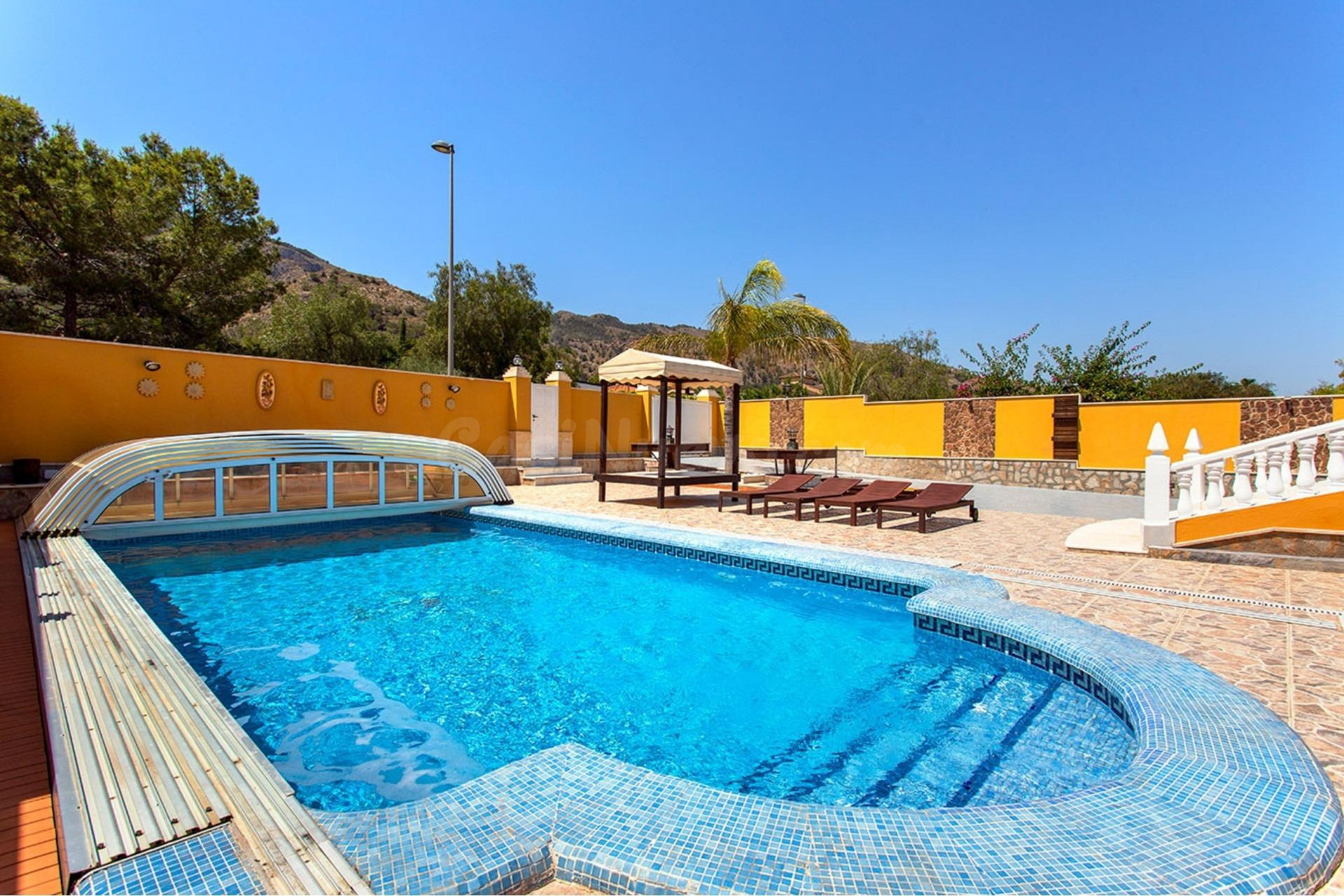 Exclusiva Villa con Dos Viviendas Independientes, Piscina Cl - foto 4