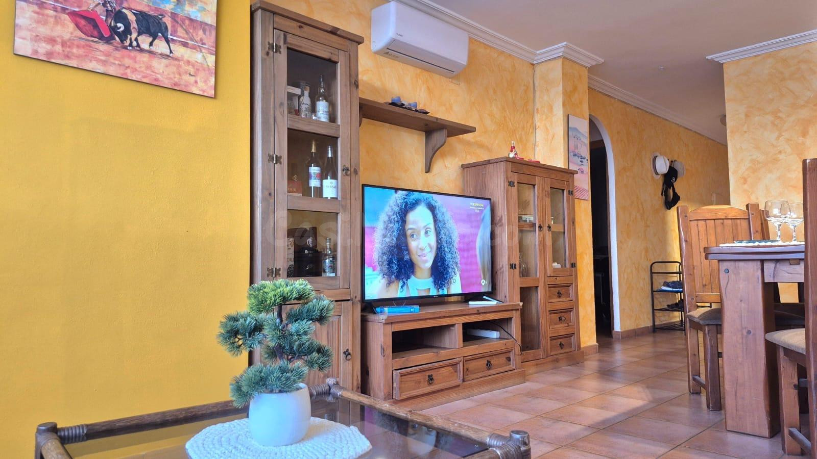 Apartamento reformado al lado de la playa con piscina - foto 2