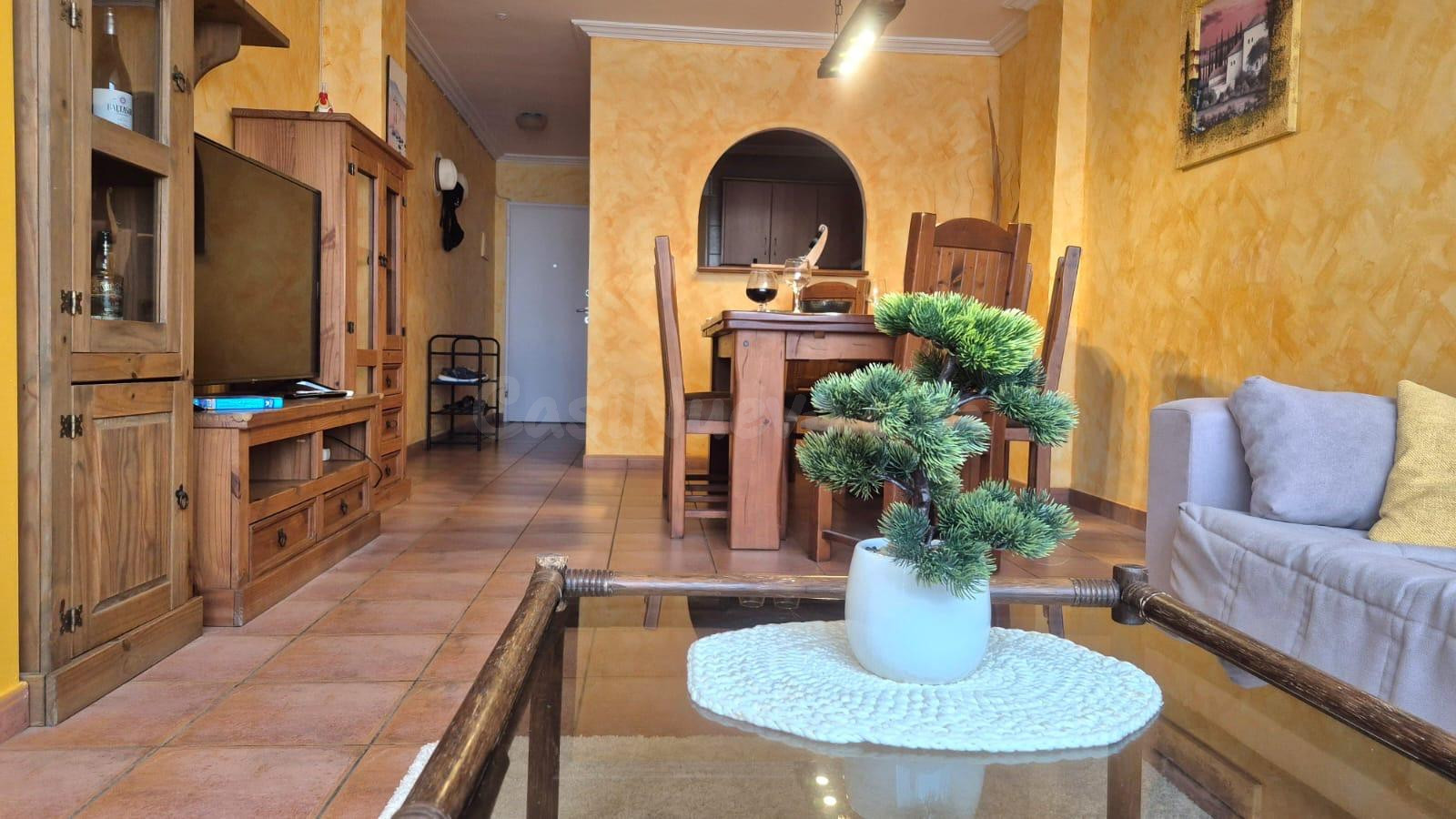 Apartamento reformado al lado de la playa con piscina - foto 3