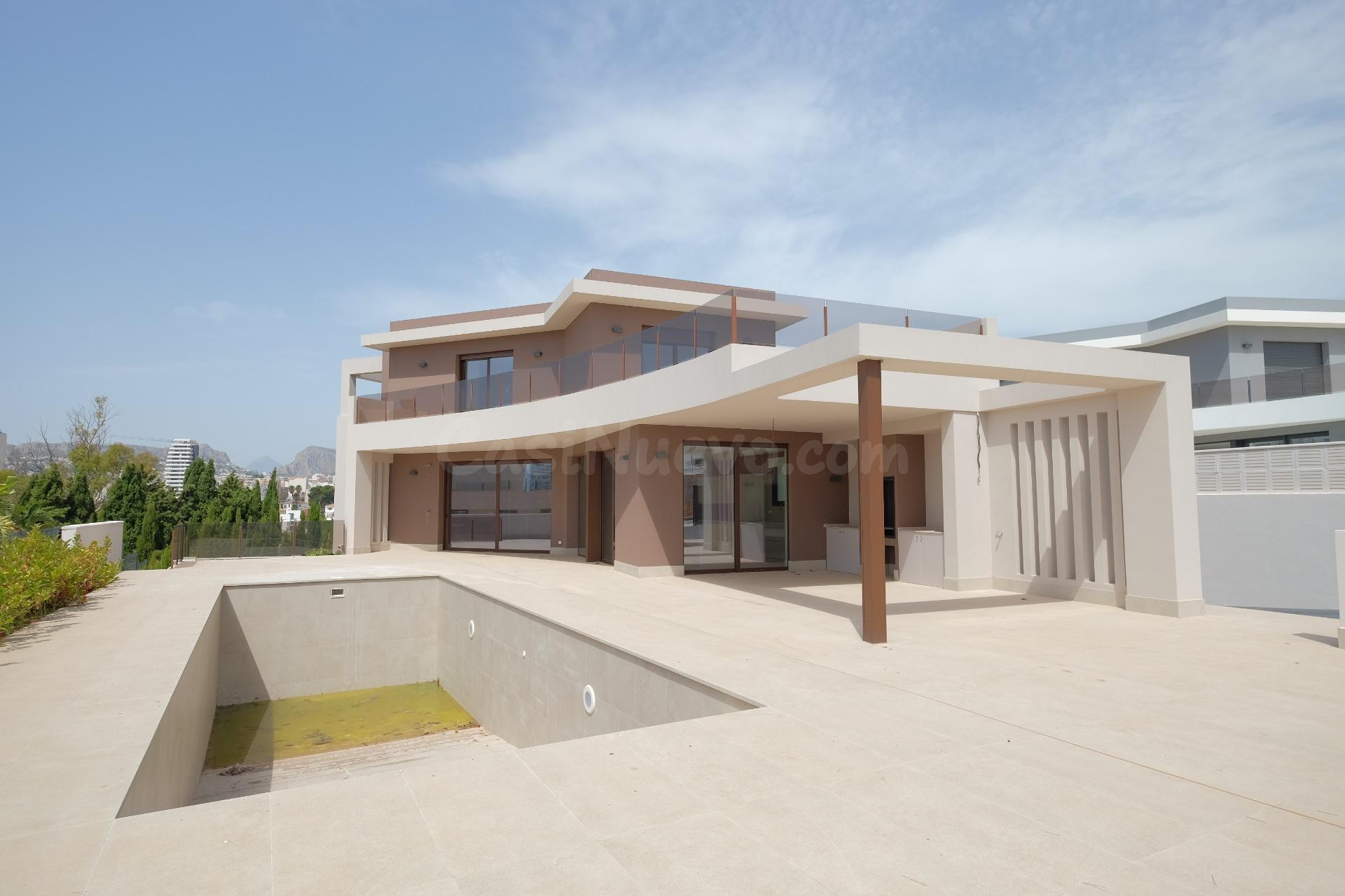 Exclusiva villa de obra nueva en Marisol Park, una de las urbanizaciones más prestigiosas de Calpe - foto 2