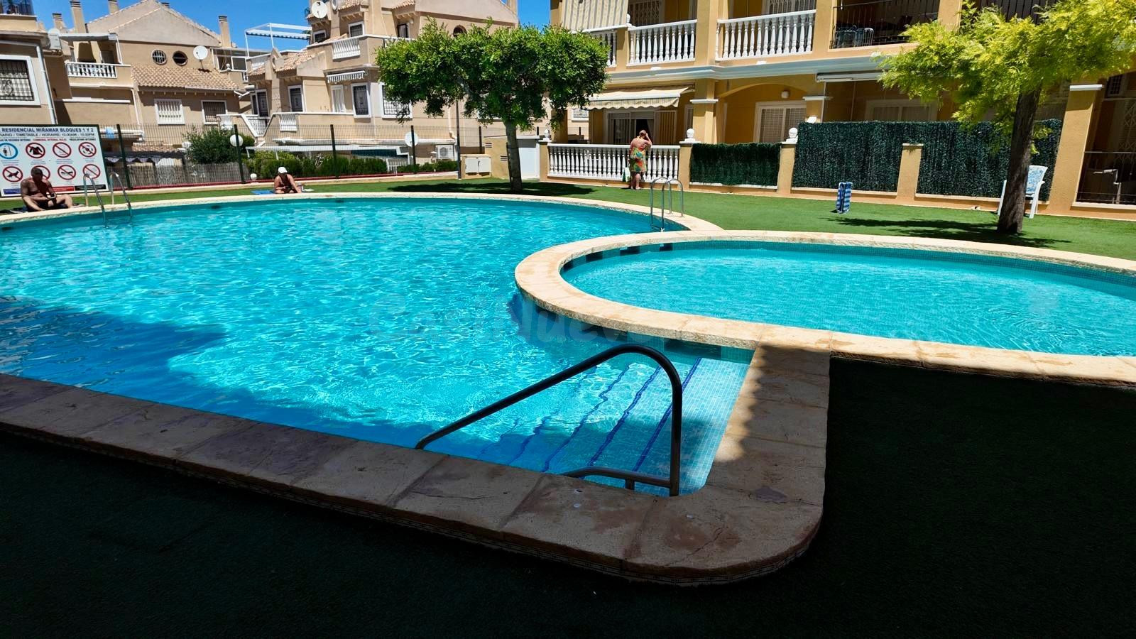Ático con terraza, solárium privado y vistas despejadas en T - foto 3
