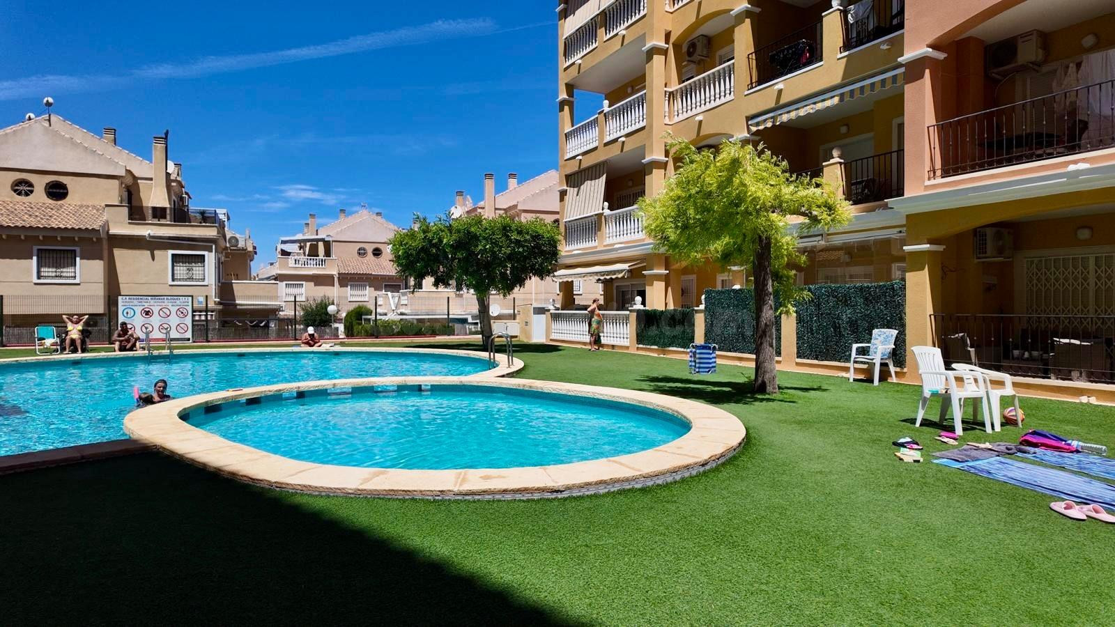 Ático con terraza, solárium privado y vistas despejadas en T - foto 4