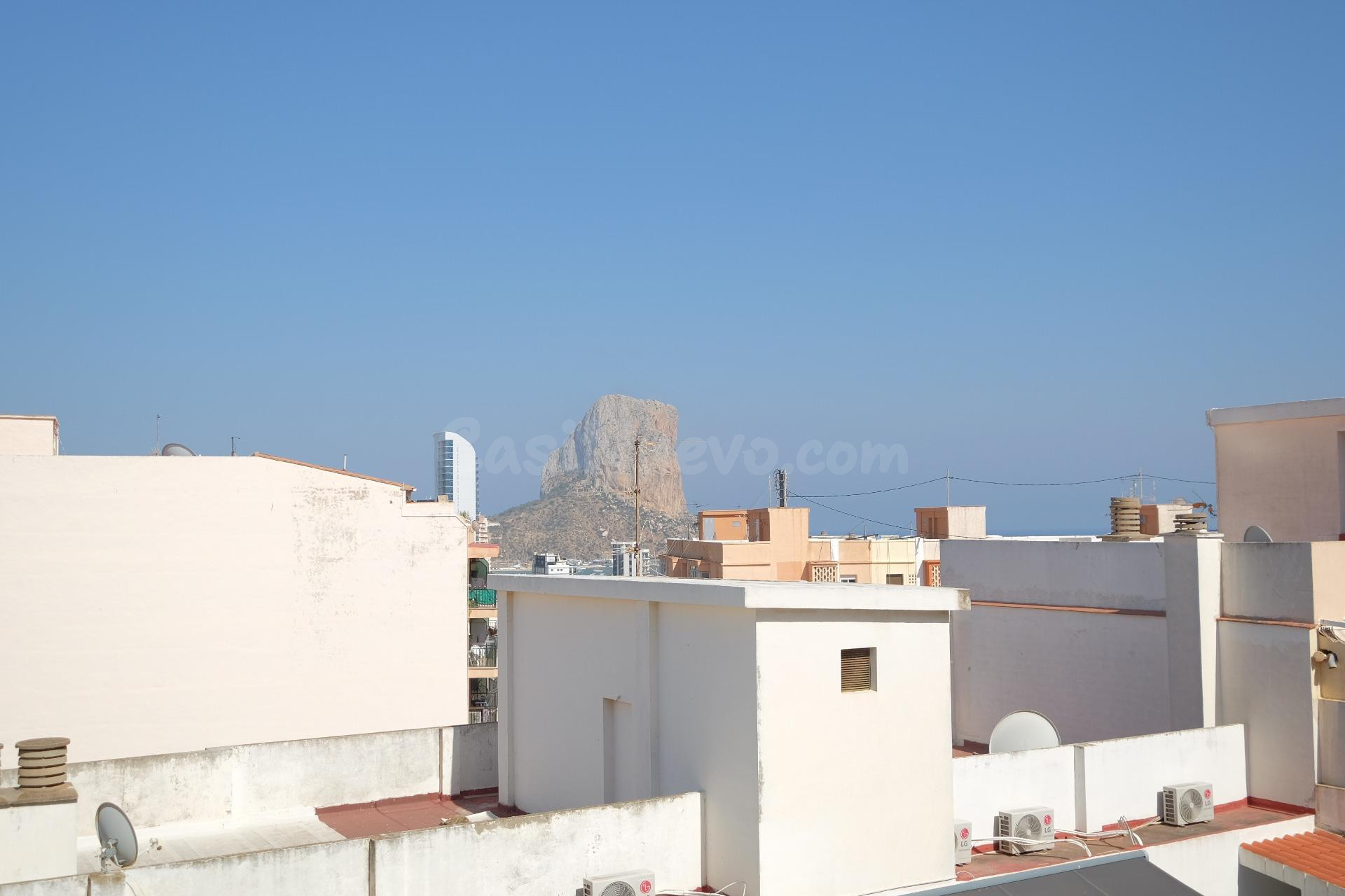 Ático en el Corazón de Calpe con Vistas al Mar y Peñón de If