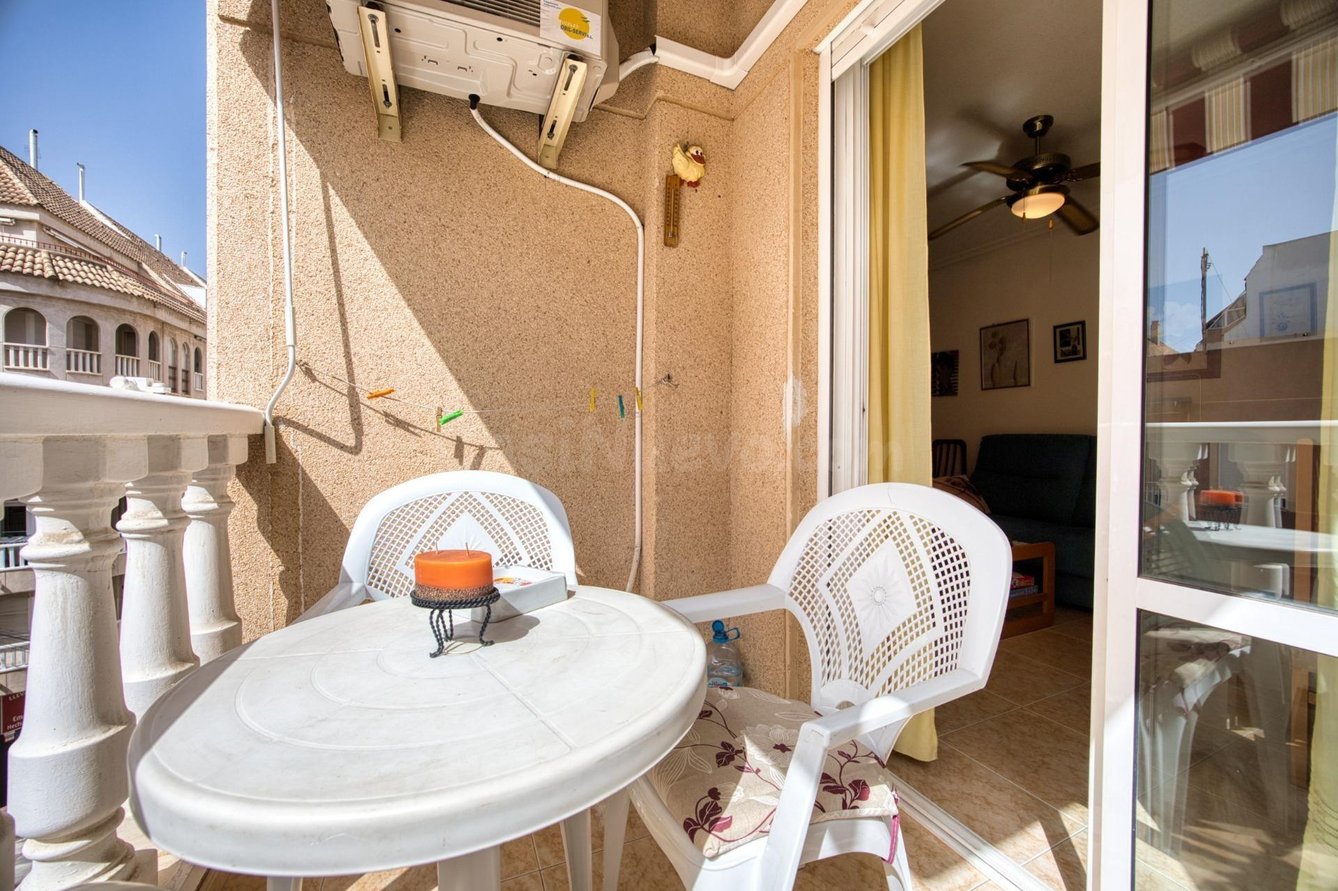 Apartamento de dos dormitorios cerca de la playa en Torrevie