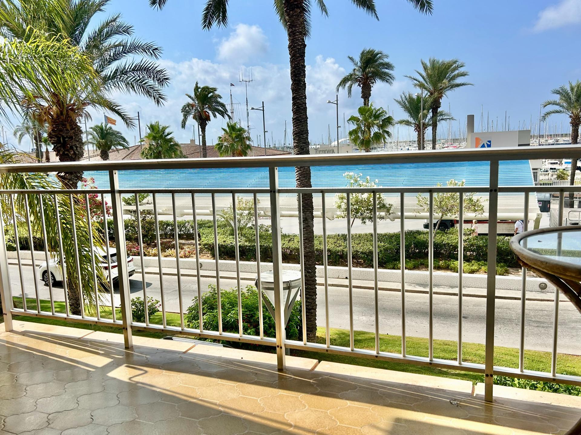Amplio apartamento con vistas al Paseo, Frente al Club Náuti