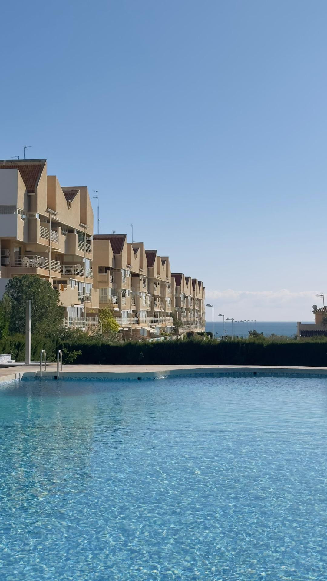 ACOGEDOR Y PRECIOSO APARTAMENTO EN UBICACIÓN IDEAL FRENTE AL - foto 2