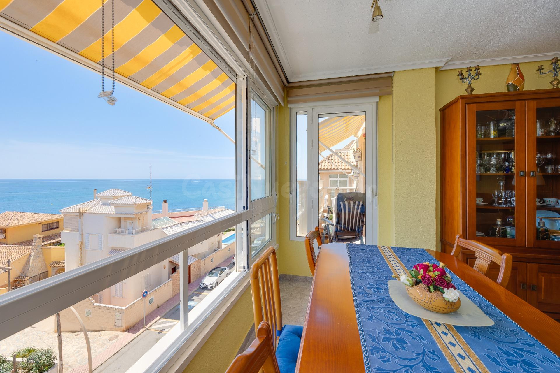 ÁTICO A PIE DE PLAYA CON VISTAS DESPEJADAS Y PISCINA COMUNIT - foto 4