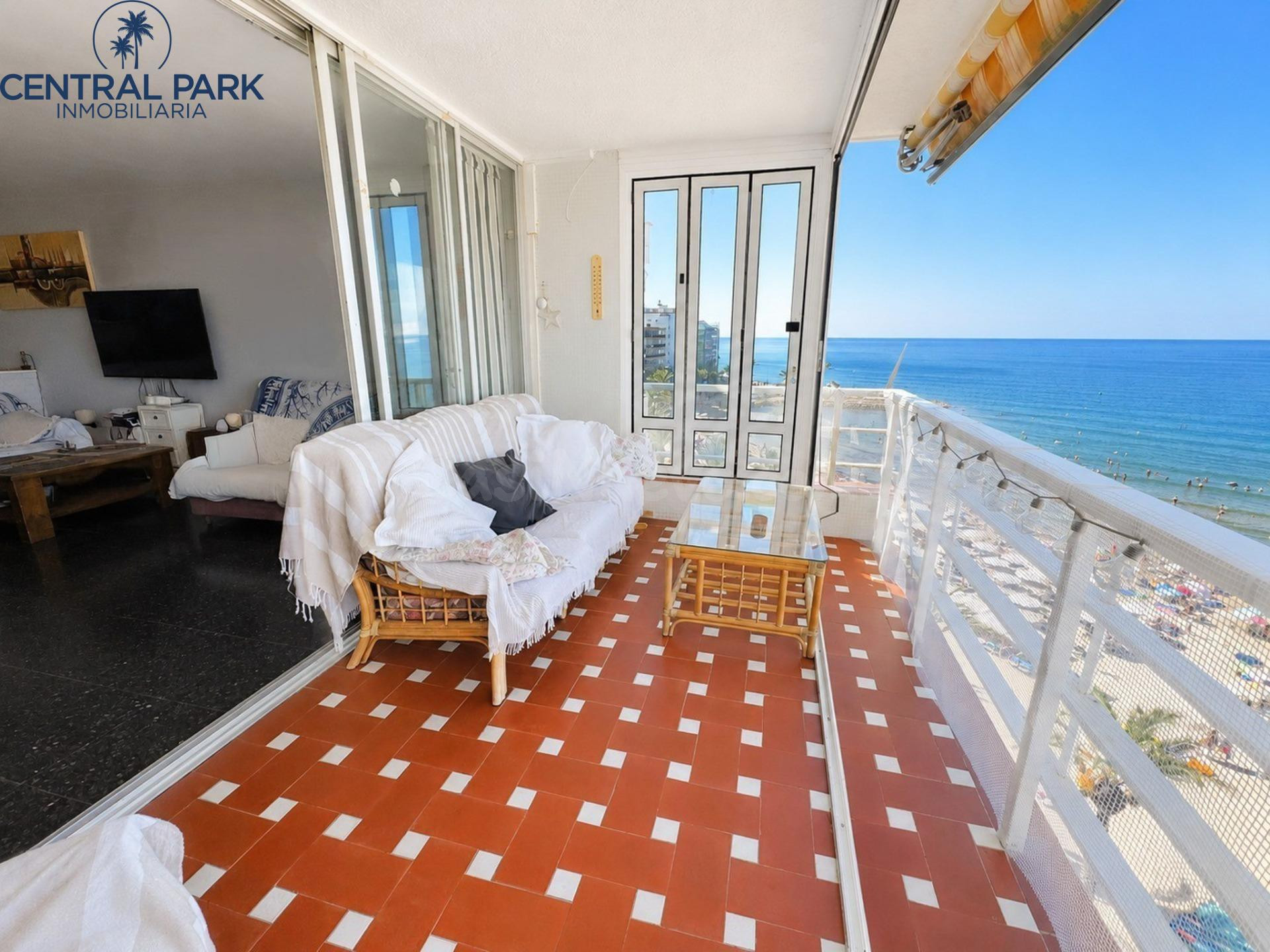 Ático dúplex con vistas frontales al mar - Primera línea en 