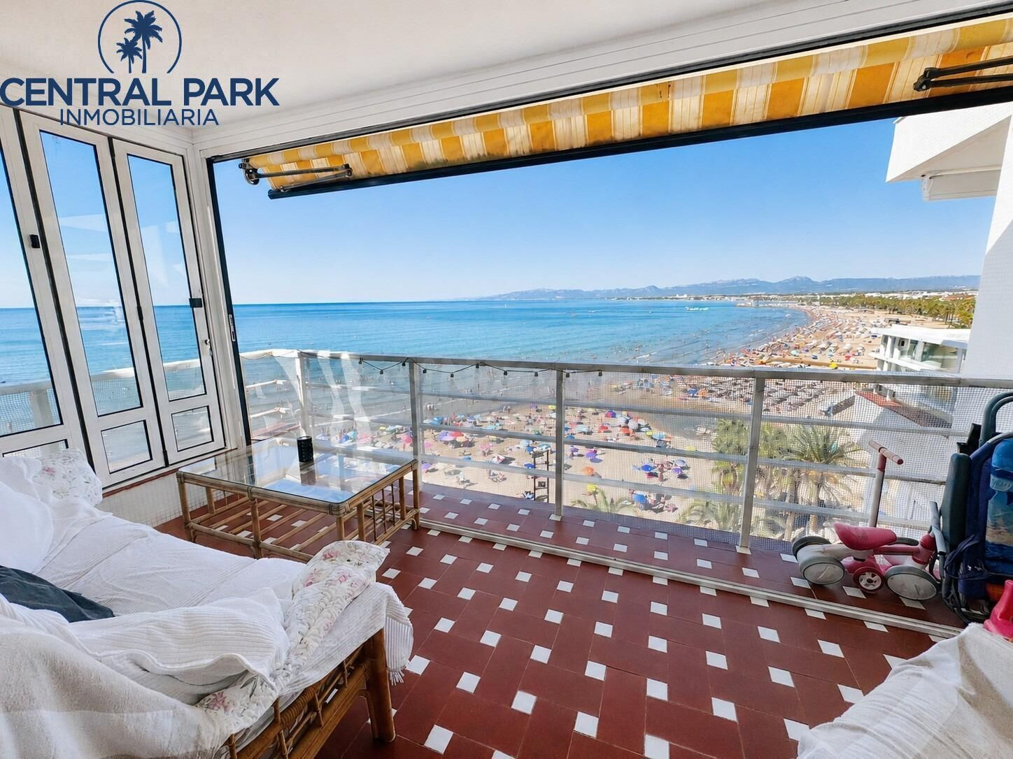 Ático dúplex con vistas frontales al mar - Primera línea en  - foto 2