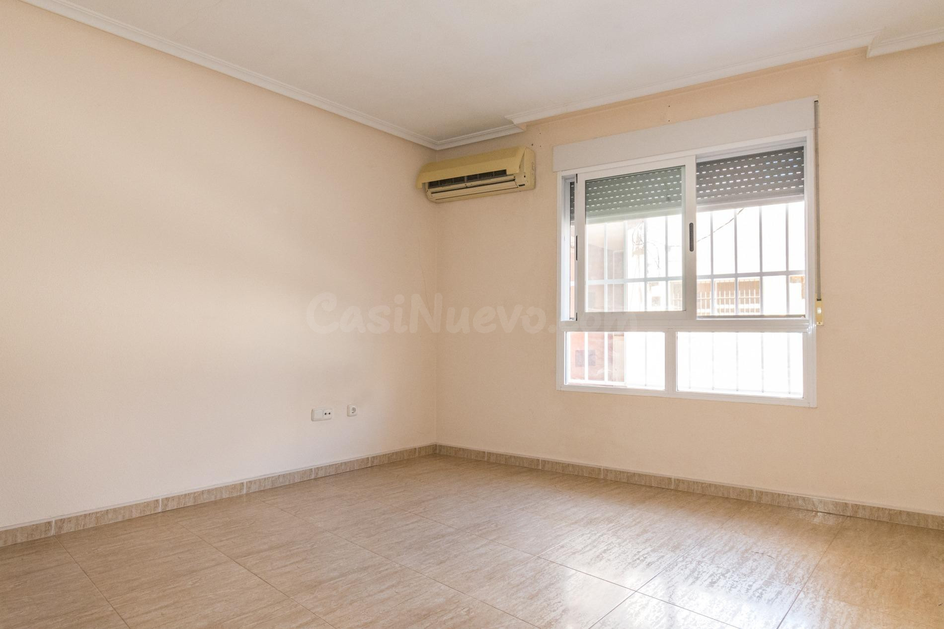 Gran apartamento a la venta en el centro de Torrevieja - foto 4