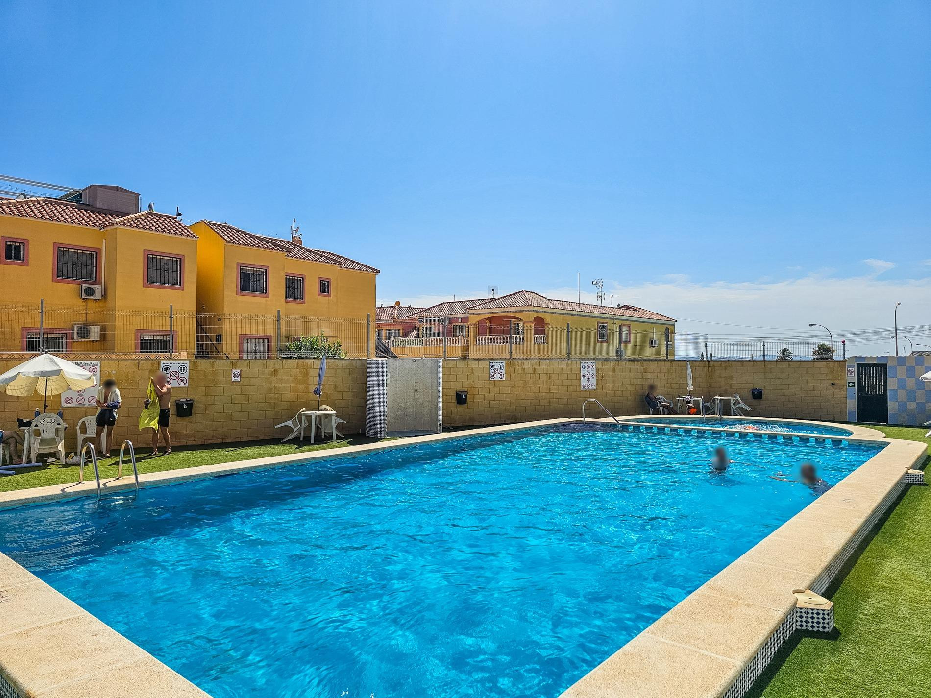Bungalow Planta Alta con solárium privado y piscina comunita - foto 2
