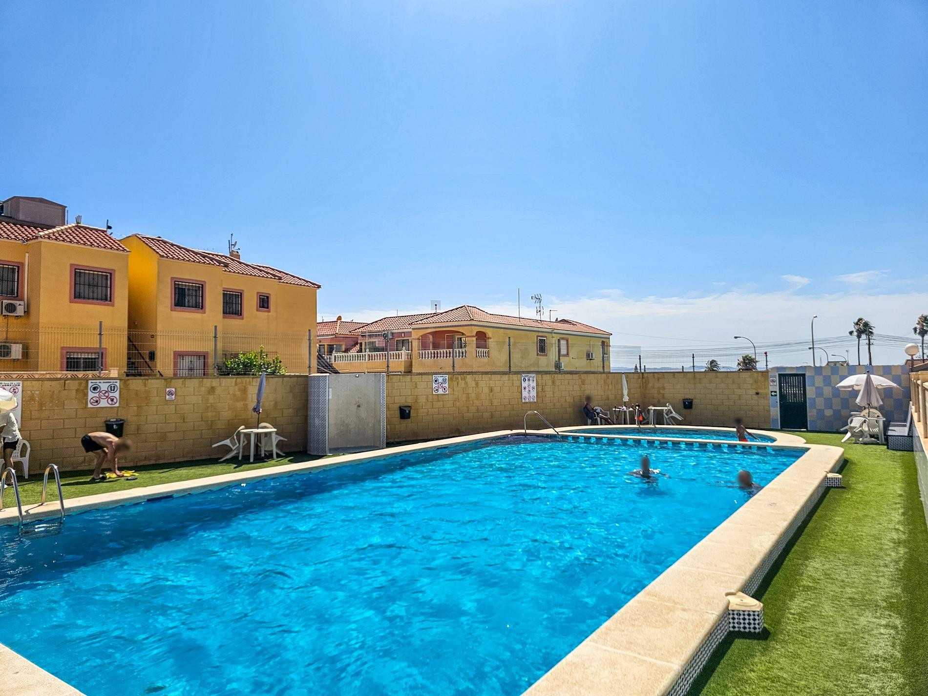 Bungalow Planta Alta con solárium privado y piscina comunita - foto 3