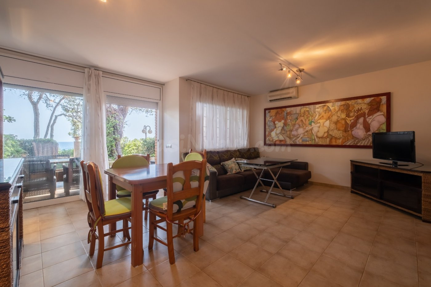 CASA EN PRIMERA LINEA DE MAR CON PISCINA Y 2 PLAZAS DE PARKI - foto 3