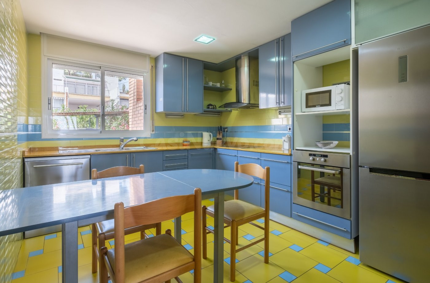 CASA EN PRIMERA LINEA DE MAR CON PISCINA Y 2 PLAZAS DE PARKI - foto 4