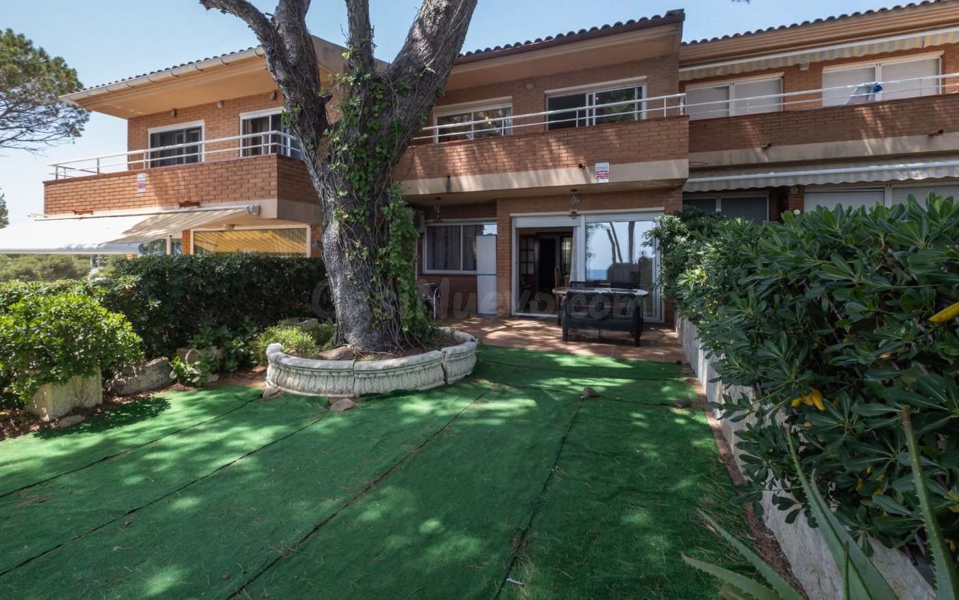 CASA EN PRIMERA LINEA DE MAR CON PISCINA Y 2 PLAZAS DE PARKI - foto 5