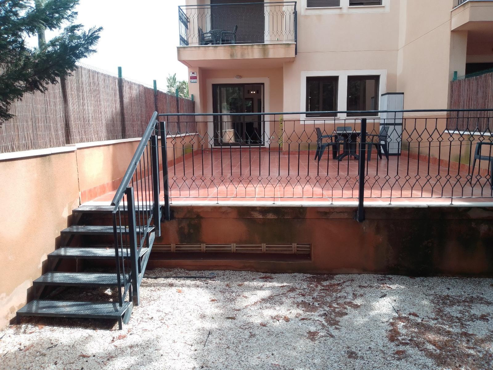 Planta baja con amplia terraza de 39m2 y jardín de 47m2 para