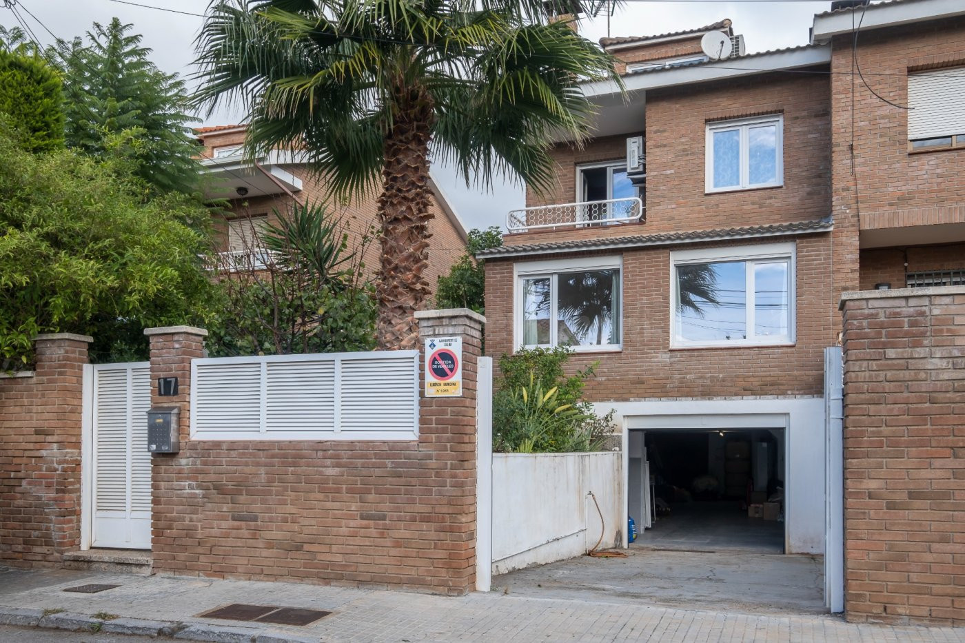 Gran casa en Urb Covamar de 5 hab con garaje de 3 vehículos - foto 2