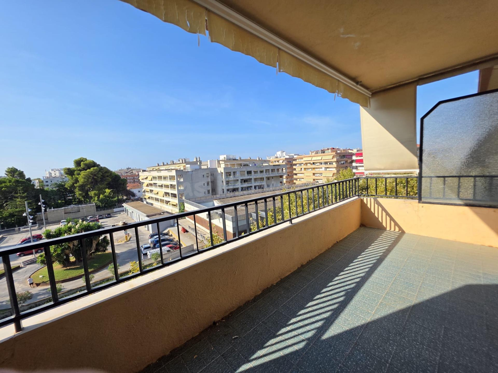 PISO DE TRES habitaciones EN ZONA CENTRO CON PLAZA DE PARKIN - foto 2