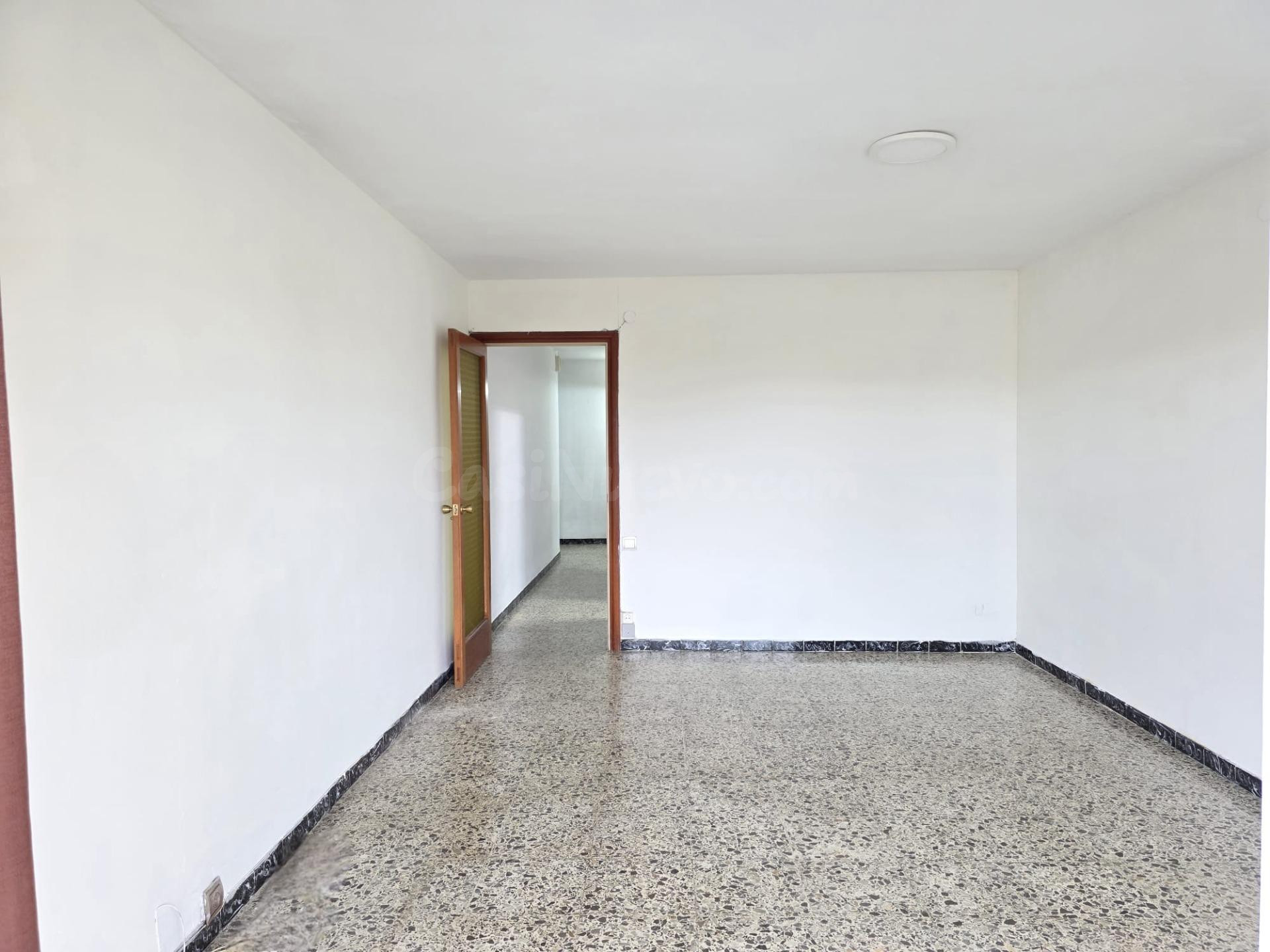 PISO DE TRES habitaciones EN ZONA CENTRO CON PLAZA DE PARKIN - foto 3