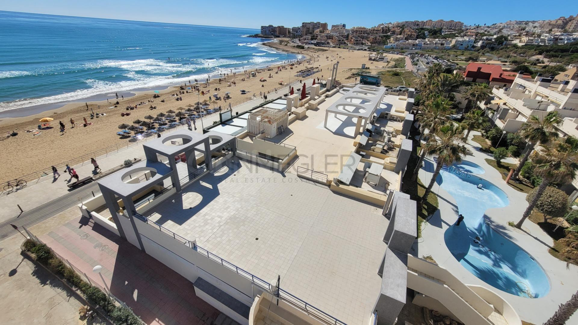 Primera línea, Piscina, parking en La Mata!