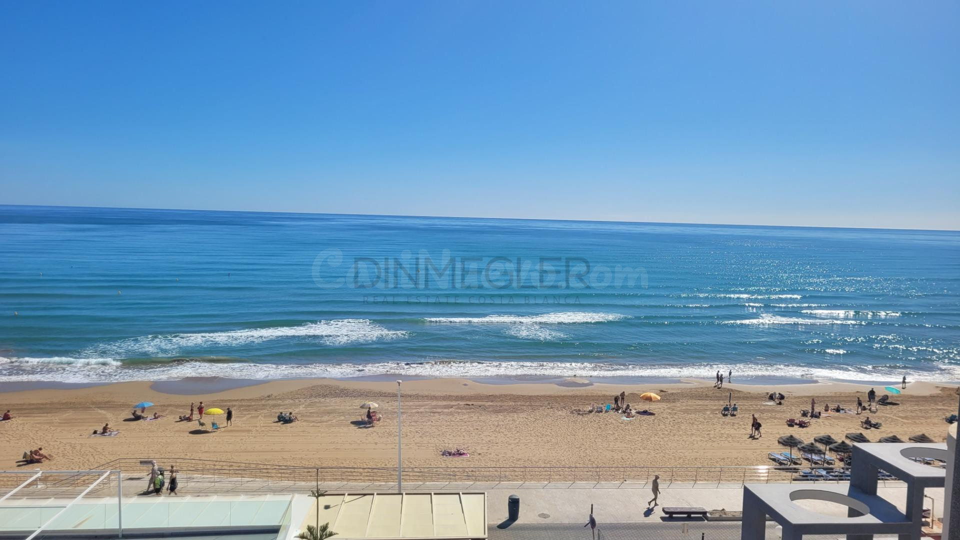 Primera línea, Piscina, parking en La Mata! - foto 2