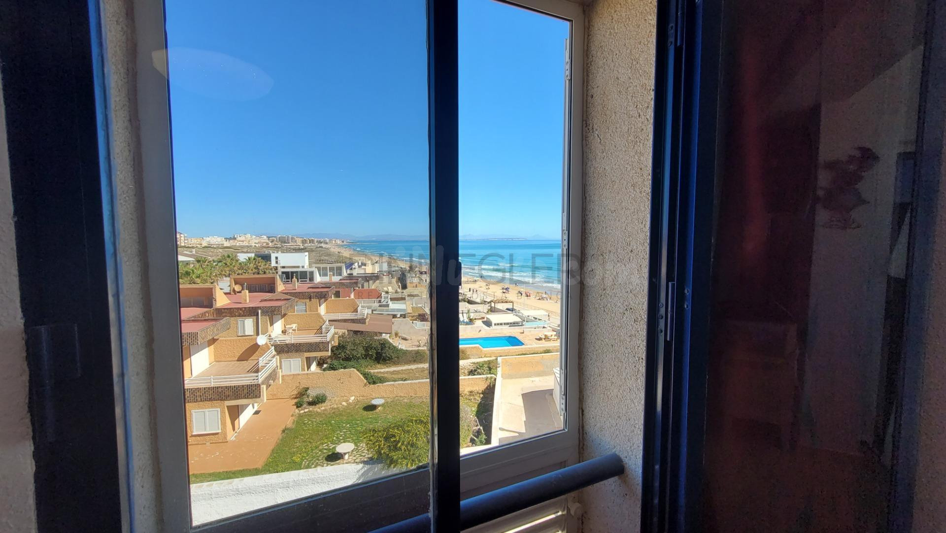 Primera línea, Piscina, parking en La Mata! - foto 4