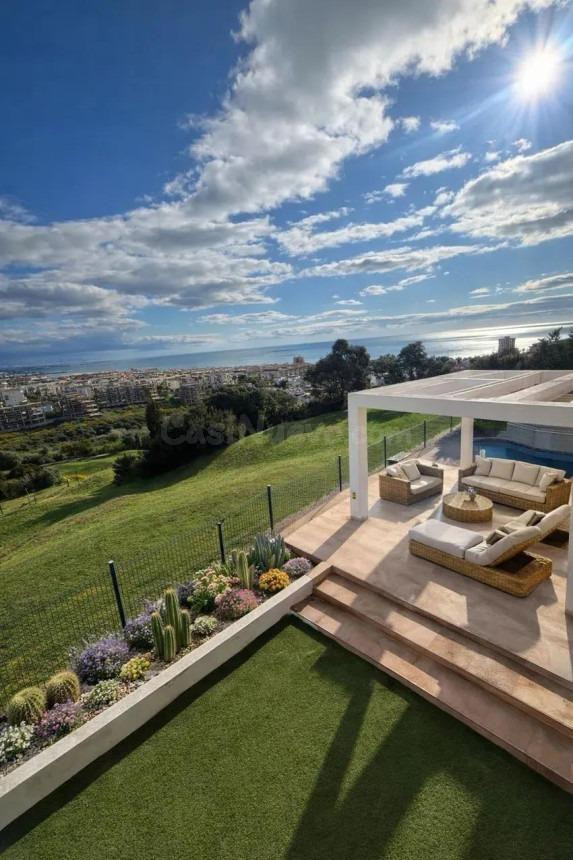 Tu oasis de lujo frente al mar y el golf en La Duquesa - foto 3