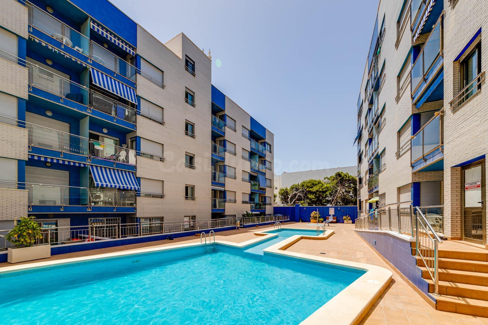 SE VENDE ESTUDIO EN PRIMERA LINEA DE LA PLAYA EN TORREVIEJA 